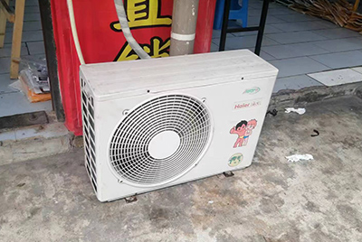 库车空调突然不制冷只吹自然风怎么办？